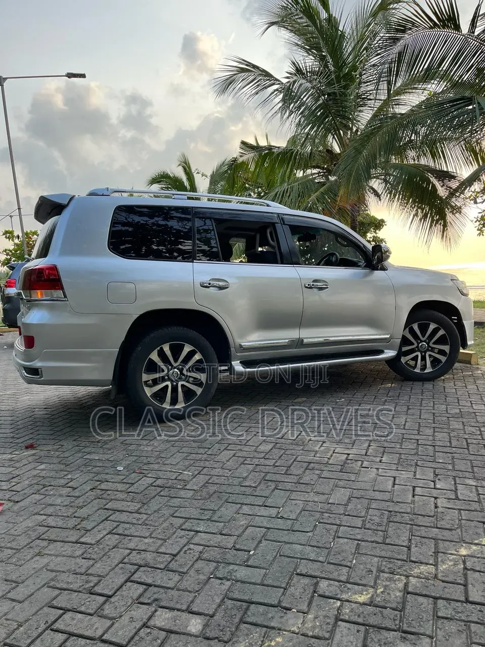 Toyota Land Cruiser 2010 Silver