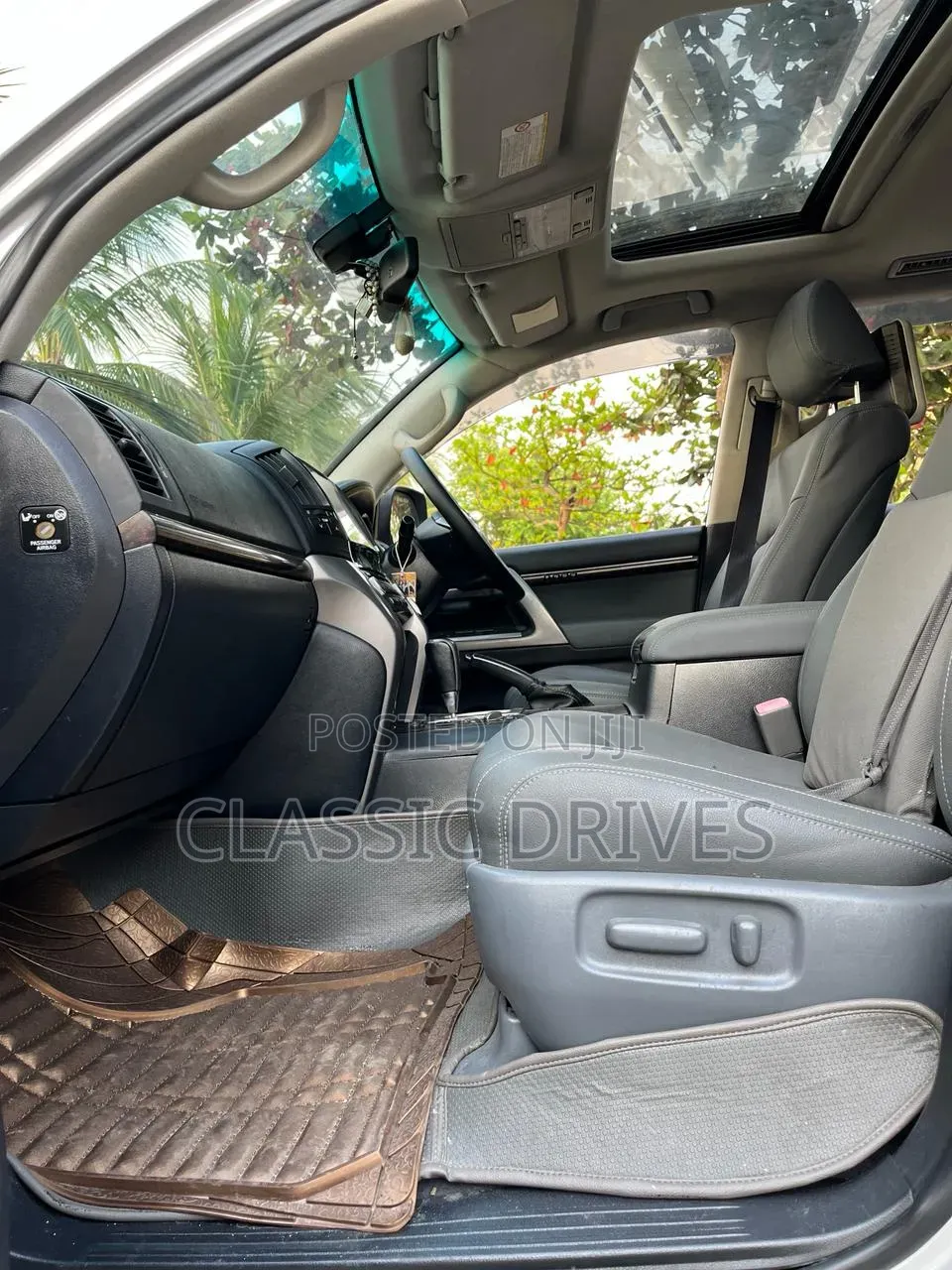 Toyota Land Cruiser 2010 Silver