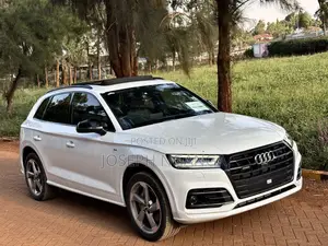 Audi Q5 2.0T Premium AWD quattro 2019 White