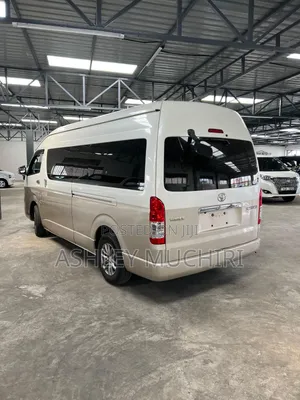 Toyota HiAce 2018 White