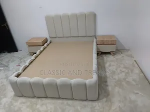 5x6 Elegant Cream Chester Bed