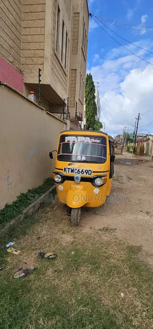 Piaggio Scooter 2019 Yellow