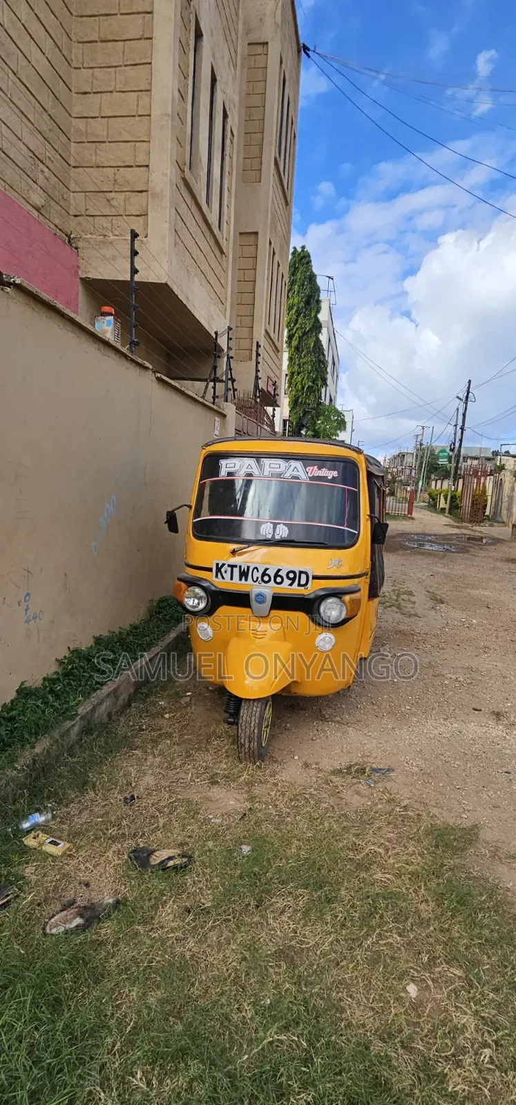 Piaggio Scooter 2019 Yellow
