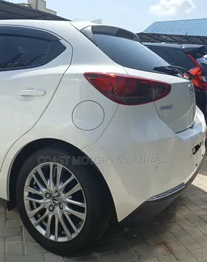 Mazda 2 2019 White