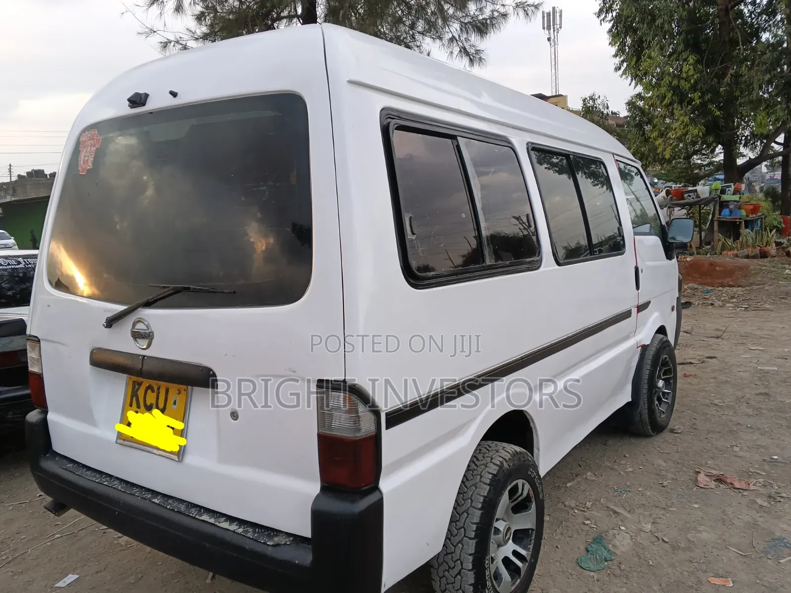 Nissan 100 2013 White