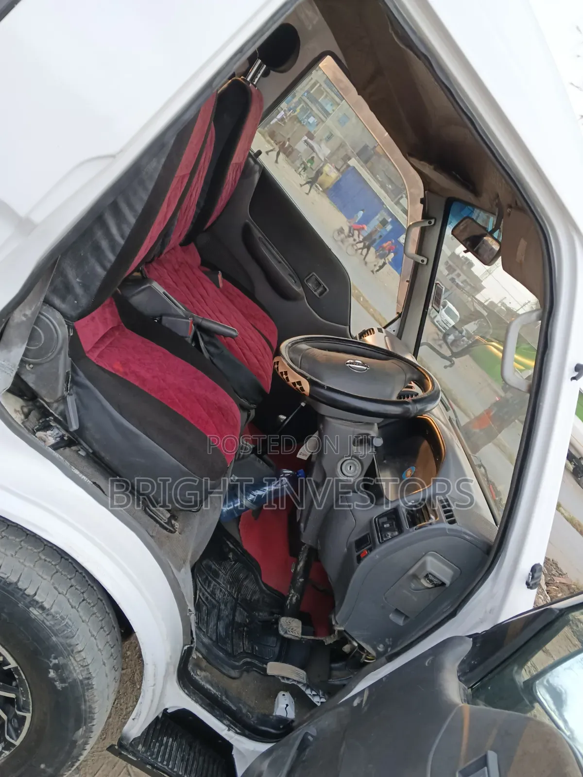 Nissan 100 2013 White