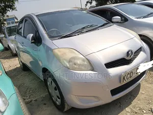 Toyota Vitz 2011 Gray