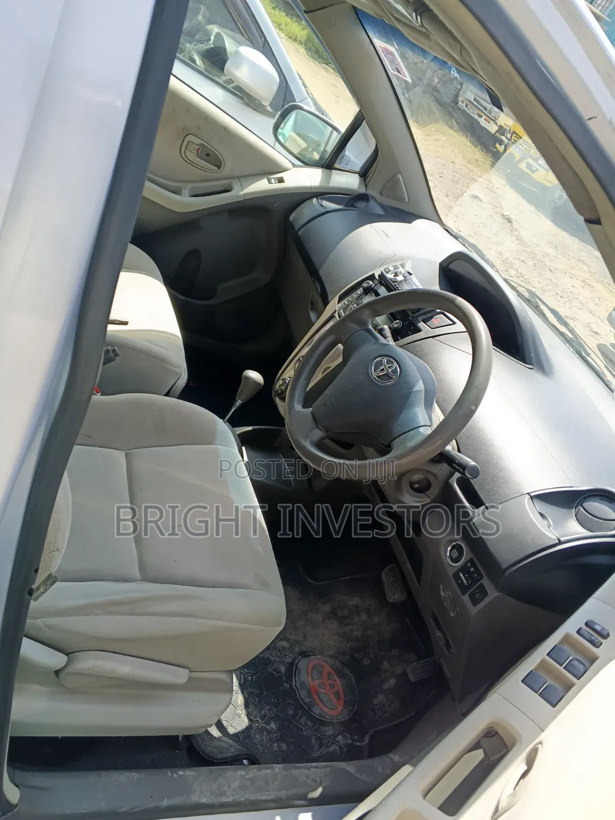 Toyota Vitz 2011 Gray
