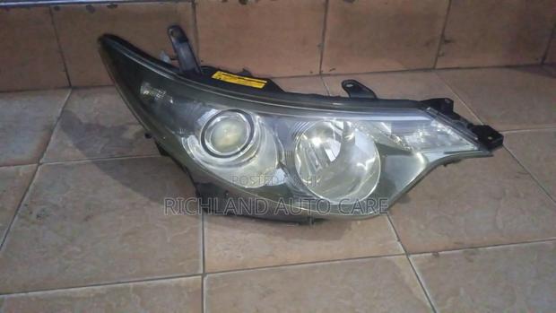 Headlight Toyota Estima - main view