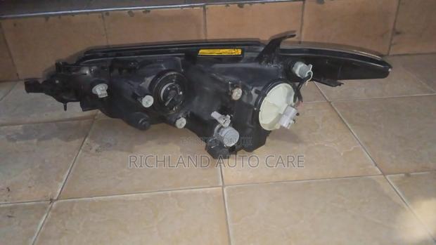 Headlight Toyota Estima - thumbnail 2