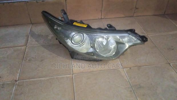 Headlight Toyota Estima - thumbnail 3
