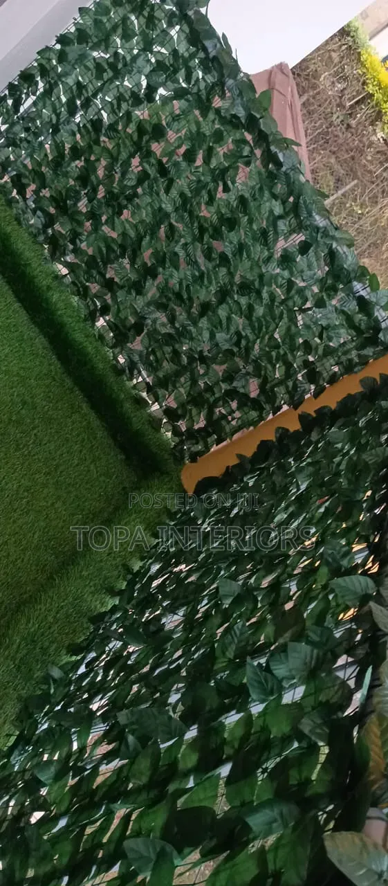 Dust Trapping Artificial Green Privacy Fence for Balcony