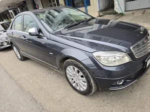 Mercedes-Benz C200 2009 Gray