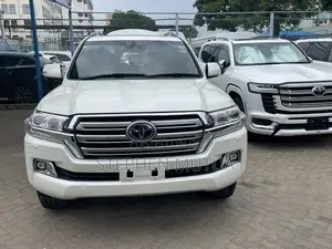Toyota Land Cruiser 4.6 V8 ZX 2019 White