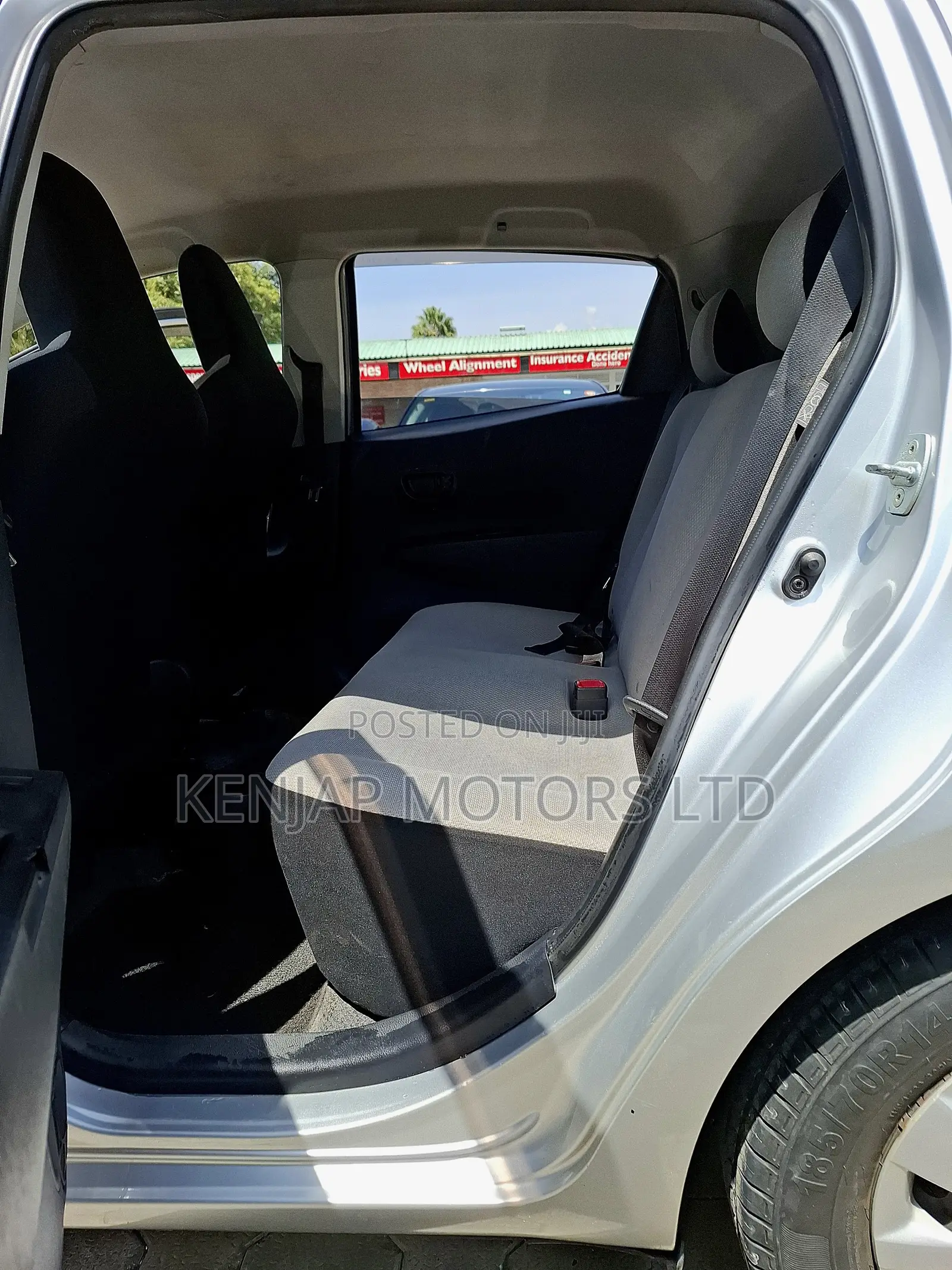 Toyota Vitz 2011 Silver