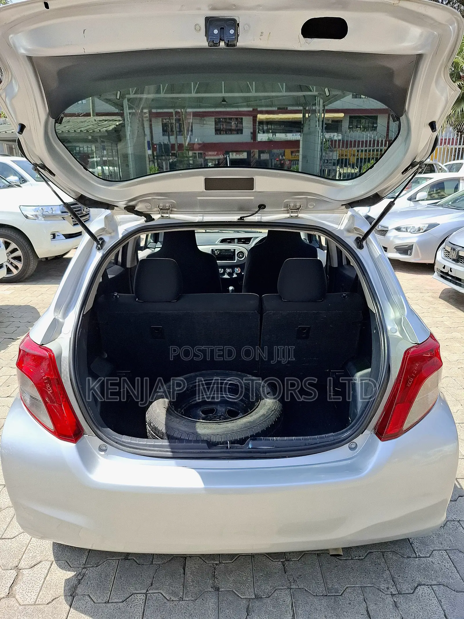 Toyota Vitz 2011 Silver