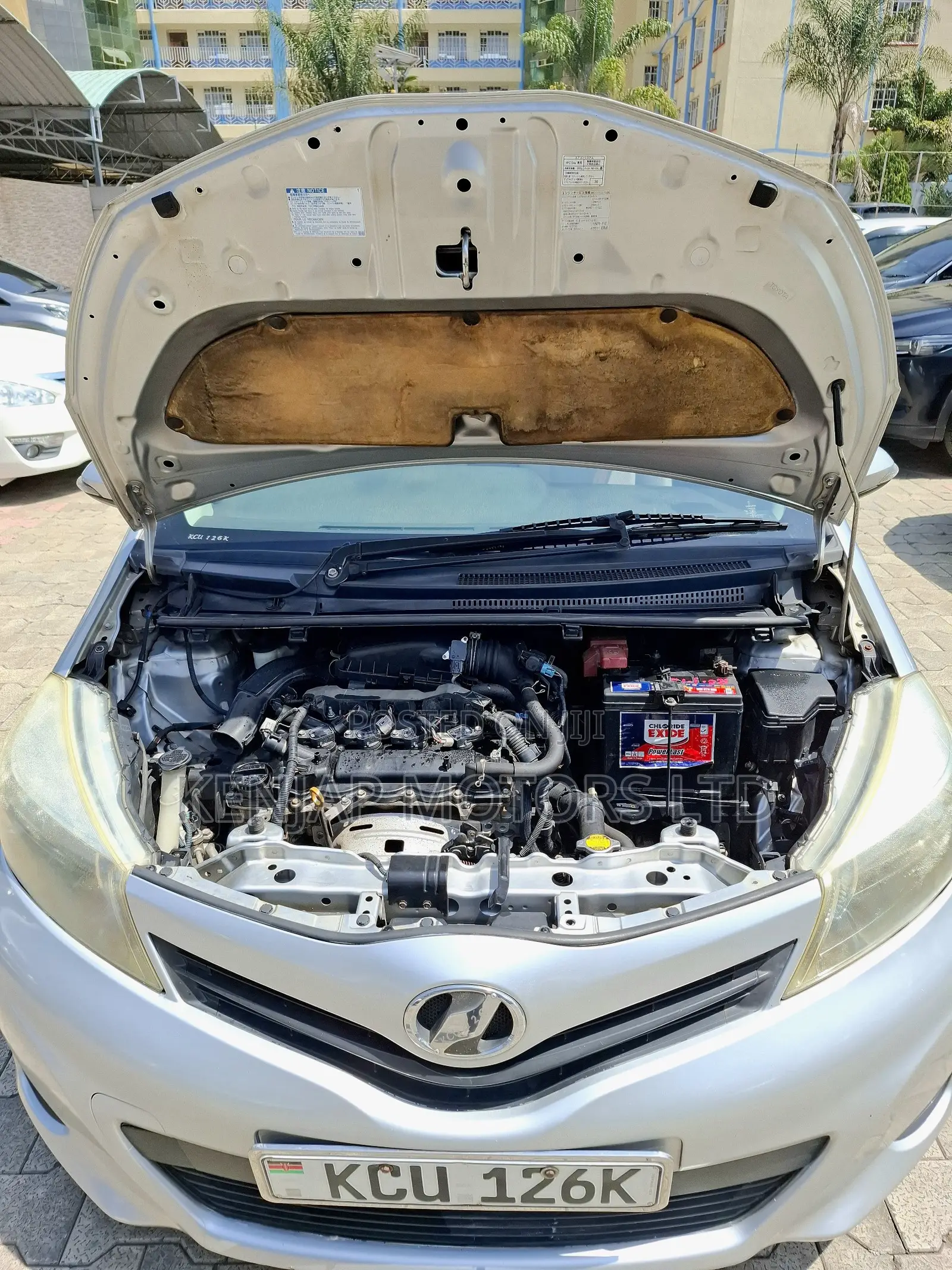 Toyota Vitz 2011 Silver