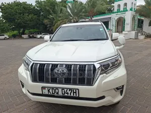 Toyota Land Cruiser Prado 2017 White