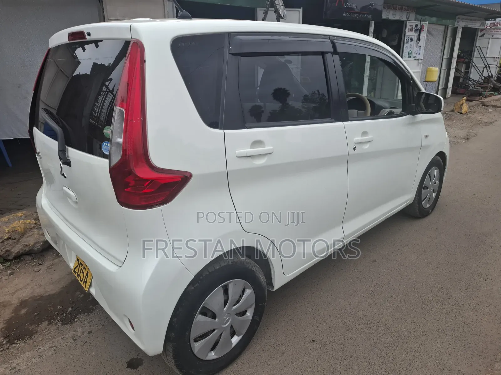 Mitsubishi EK Wagon 2015 White