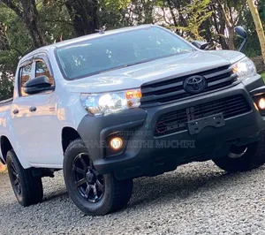 Toyota Hilux 2019 White