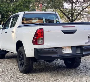 Toyota Hilux 2019 White