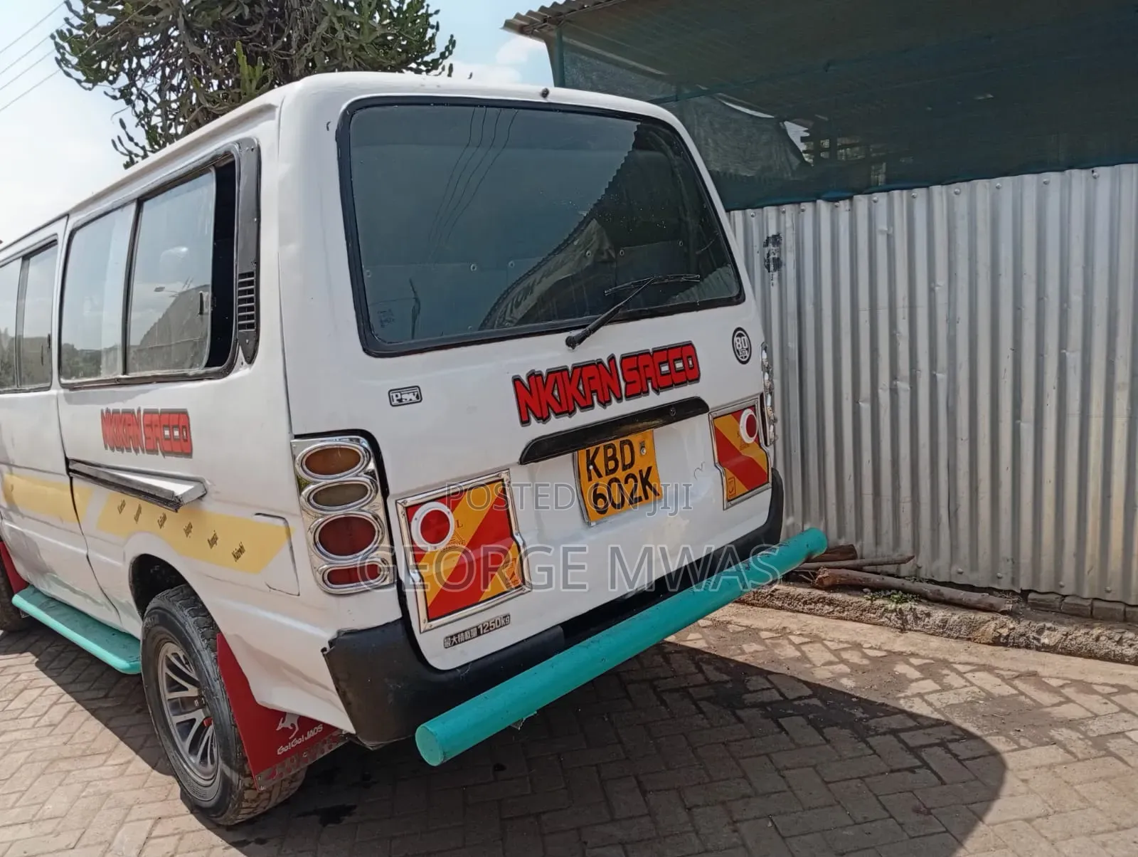 Toyota HiAce 2000 White