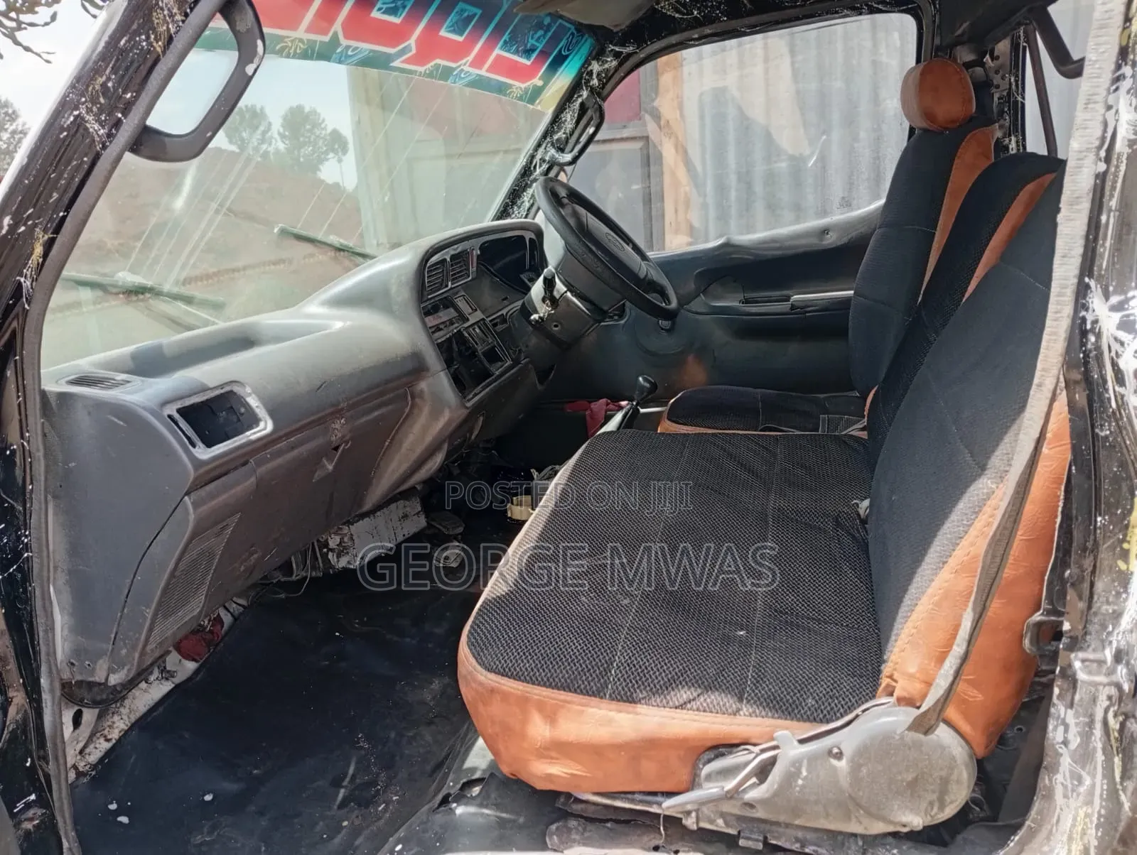 Toyota HiAce 2000 White