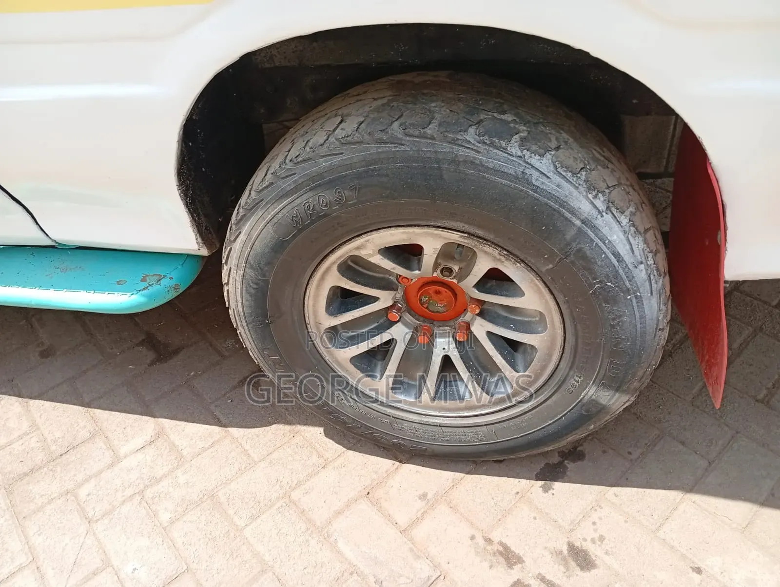 Toyota HiAce 2000 White