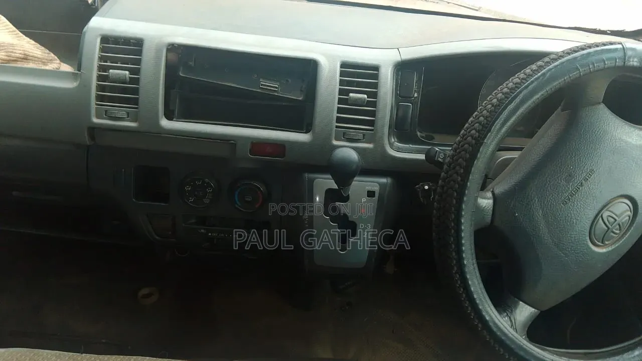 Toyota HiAce 2006 Silver