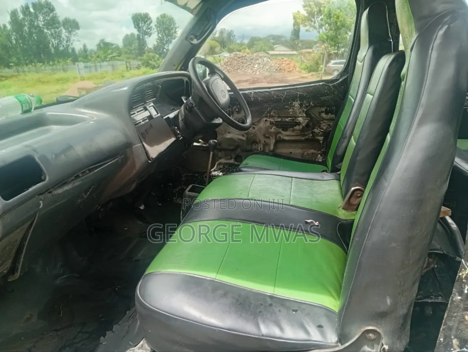 Toyota HiAce 2001 White