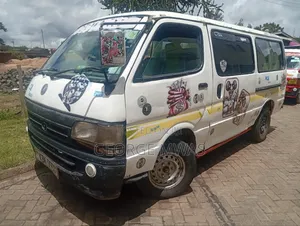 Toyota HiAce 2001 White