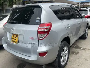 Toyota RAV4 2011 Silver