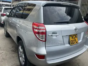 Toyota RAV4 2011 Silver