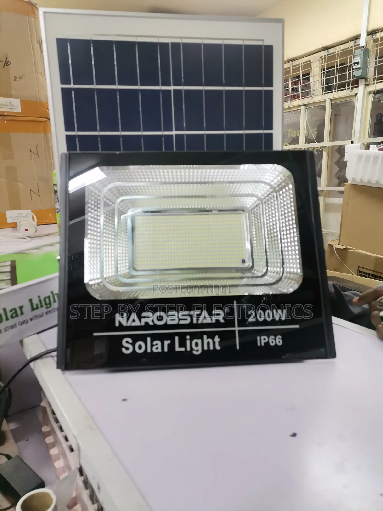 Auto on/Off 200 Watts Remote Control Led Solar Flood Light