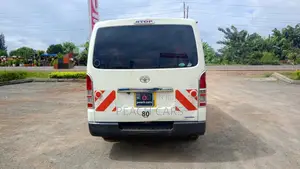 Toyota HiAce 2014 White
