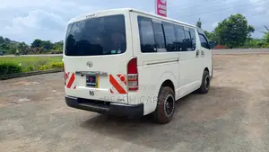 Toyota HiAce 2014 White