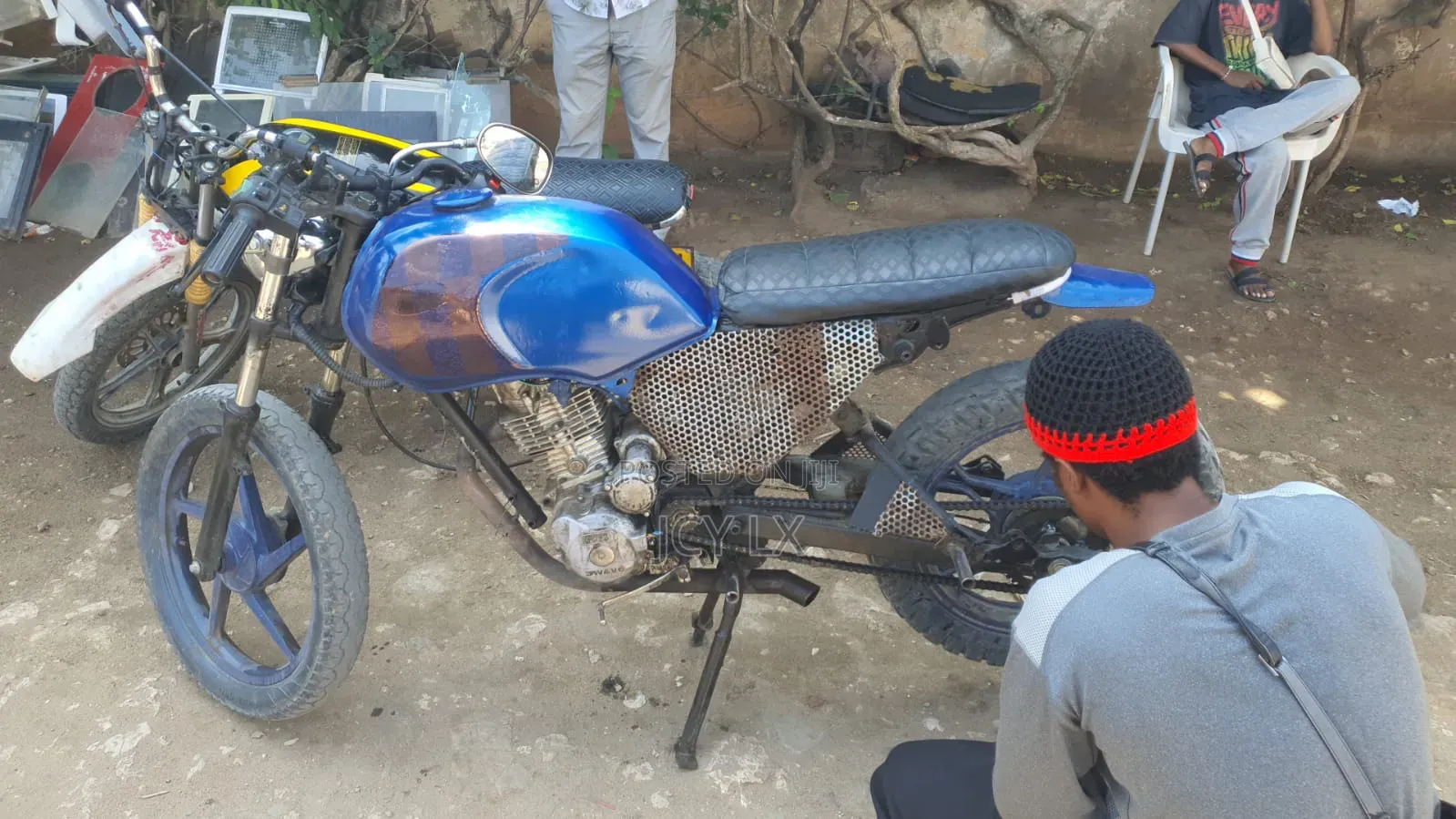 Honda CB 2023 Blue
