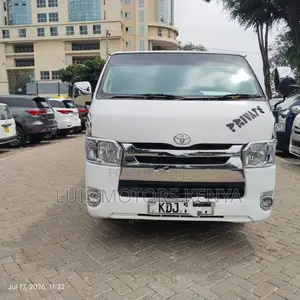 Toyota HiAce 2016 White