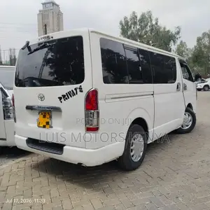 Toyota HiAce 2016 White