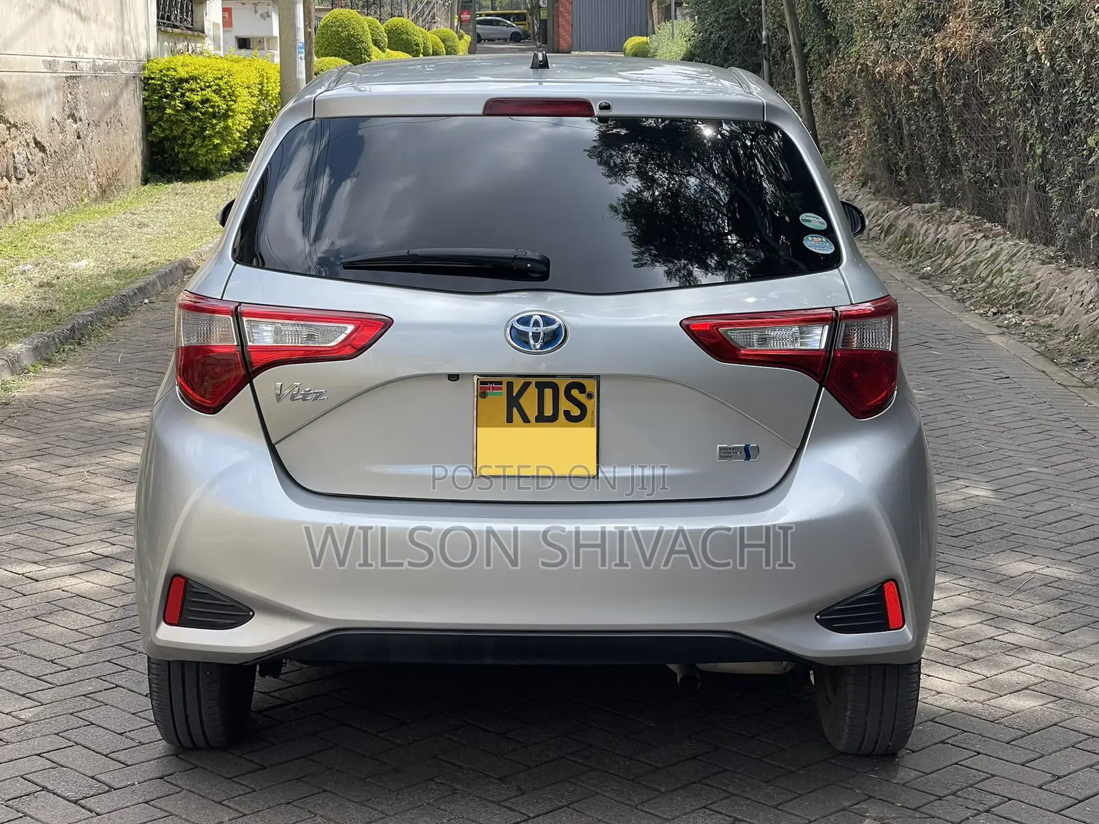 Toyota Vitz 2017 Silver
