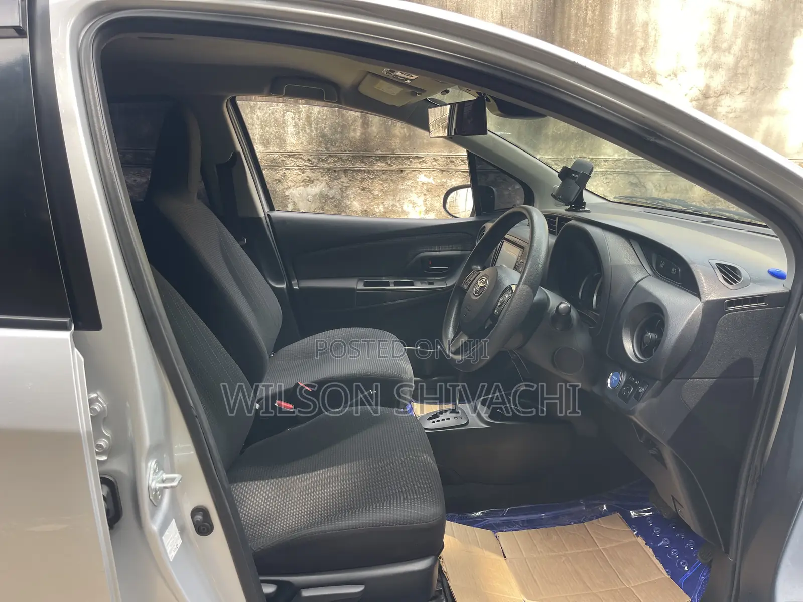 Toyota Vitz 2017 Silver