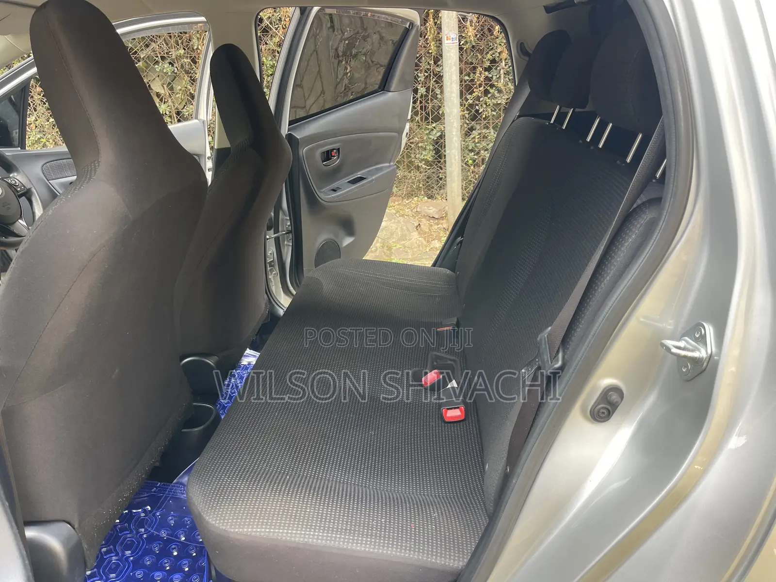 Toyota Vitz 2017 Silver