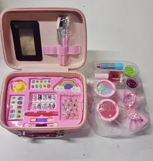All-in-One Kids' Makeup Vanity Case