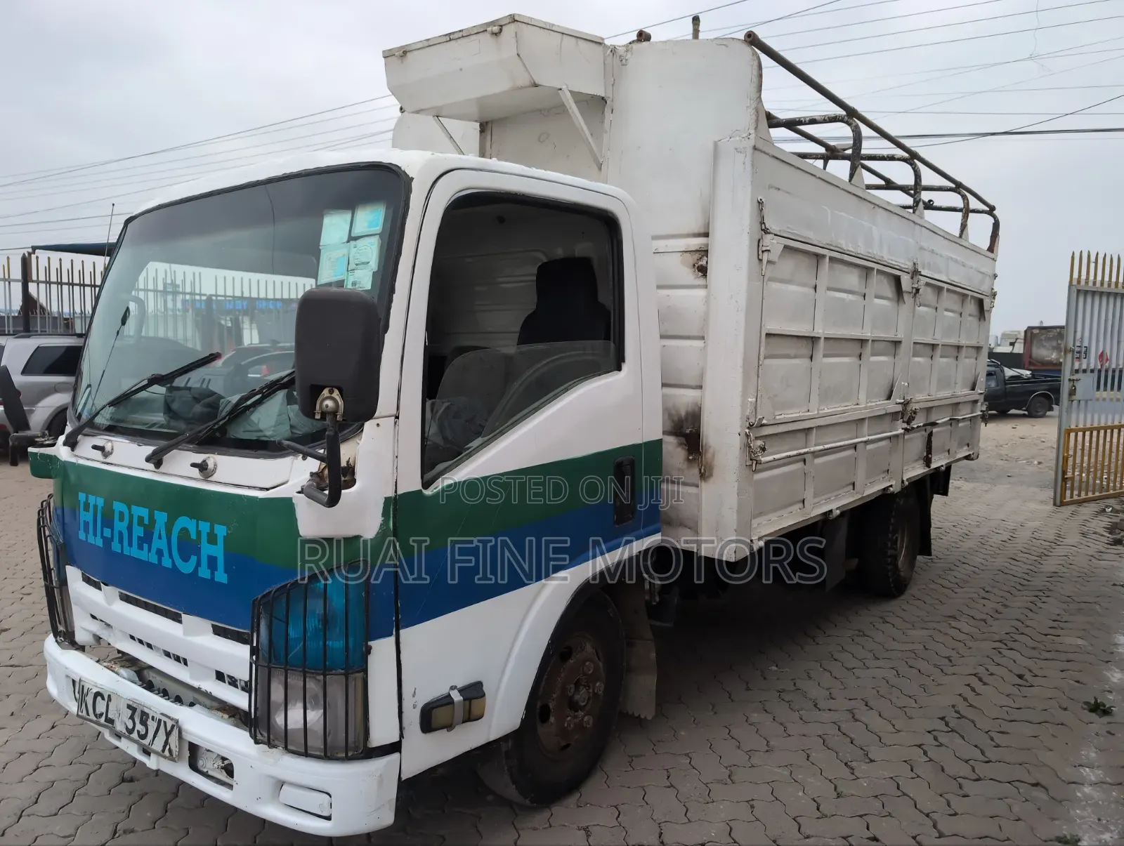 Isuzu NMR 2010 White