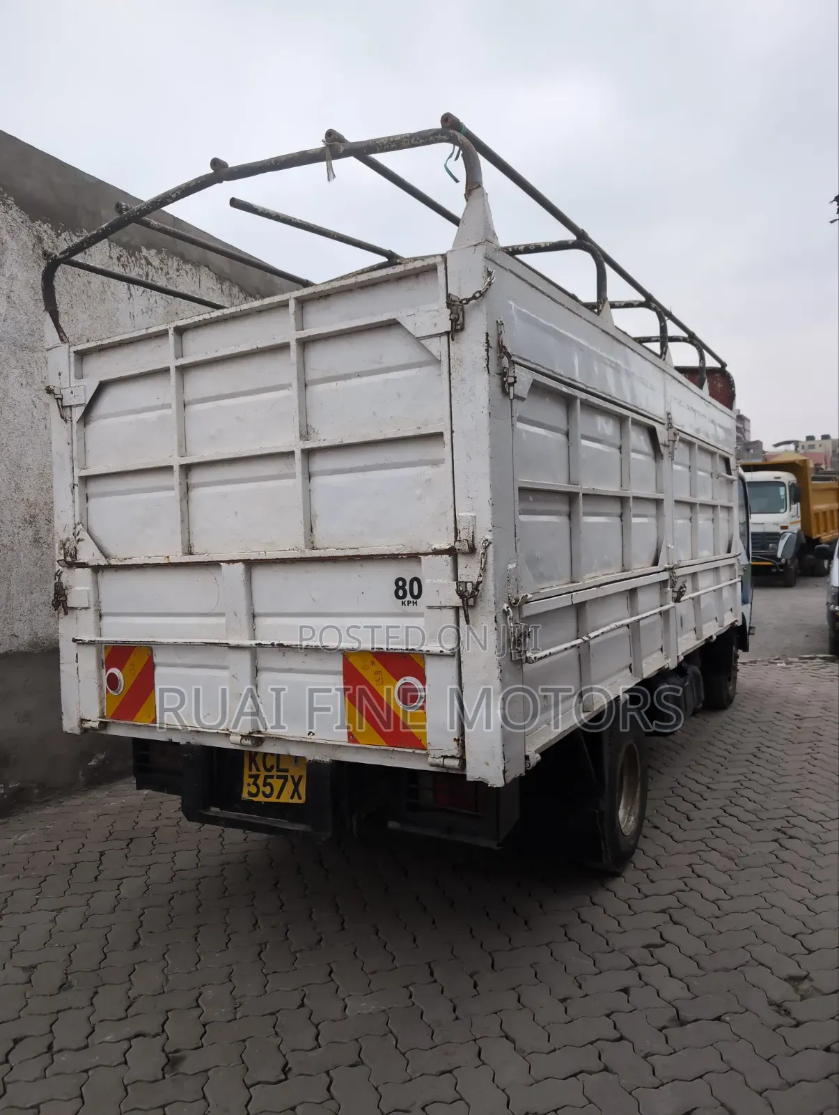Isuzu NMR 2010 White