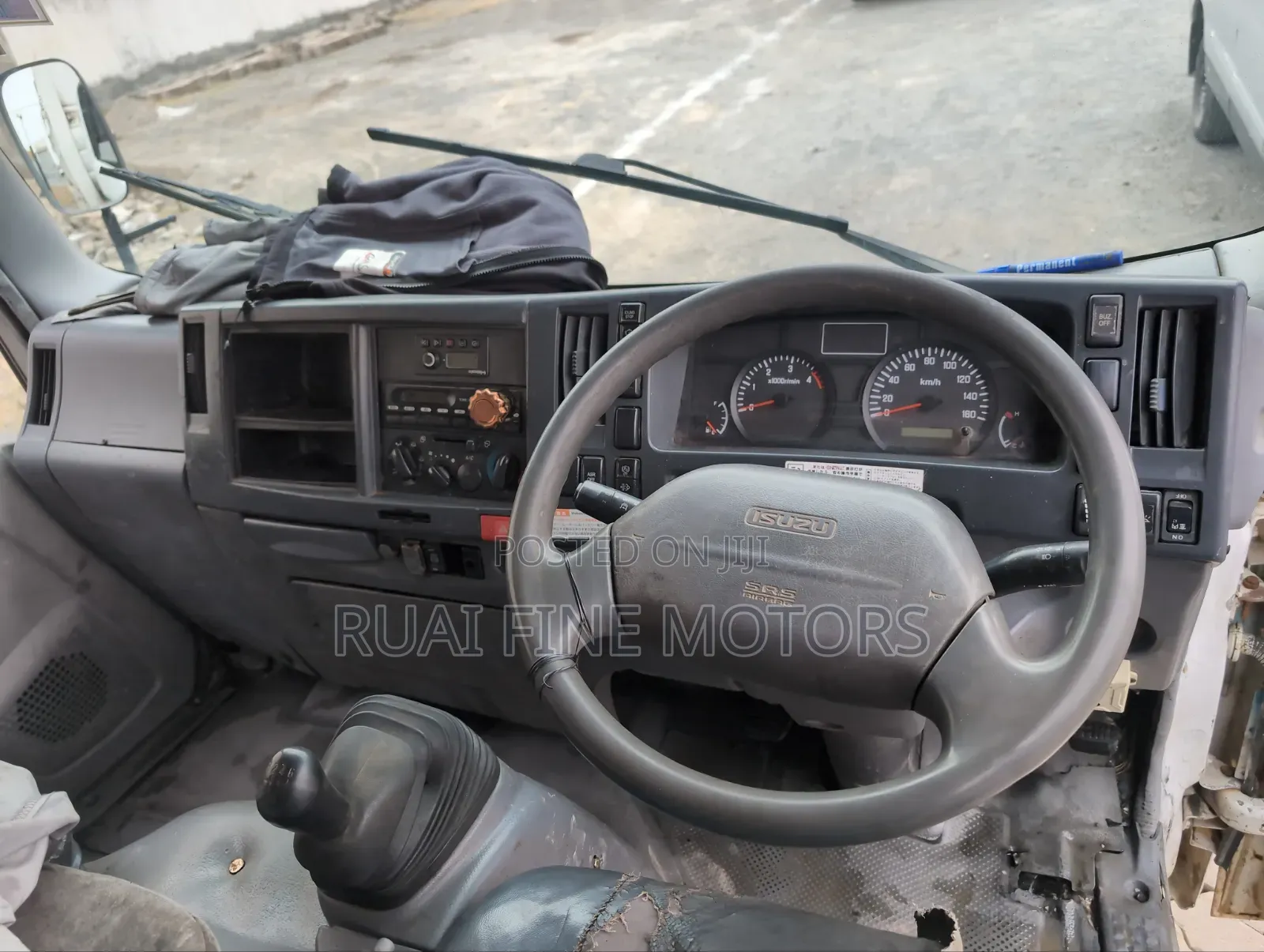Isuzu NMR 2010 White
