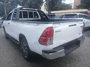 Toyota Hilux 2019 White