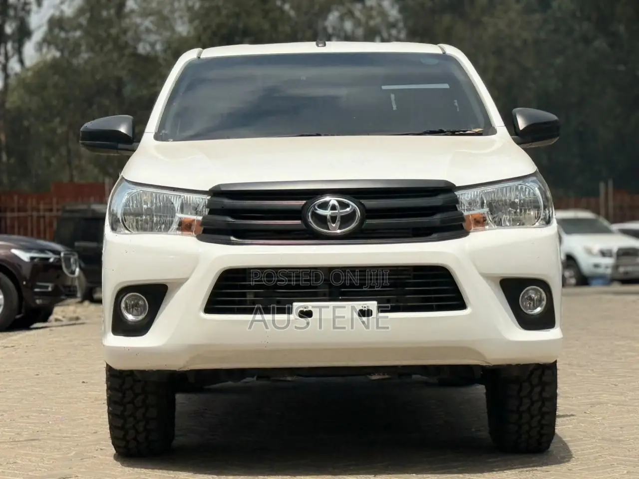Toyota Hilux 2019 White