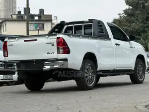Toyota Hilux 2019 White