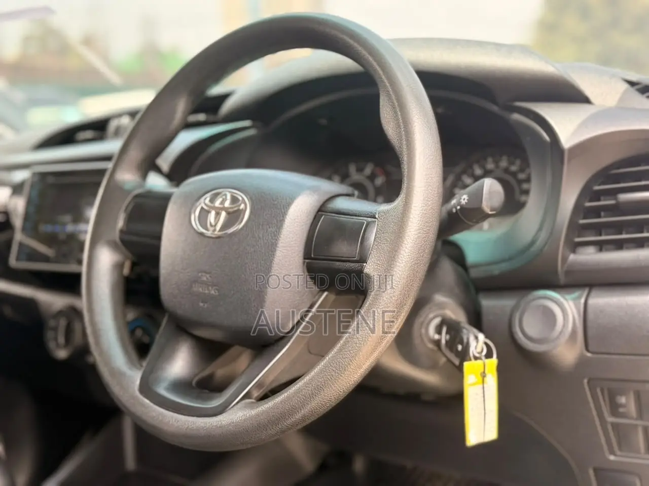Toyota Hilux 2019 White